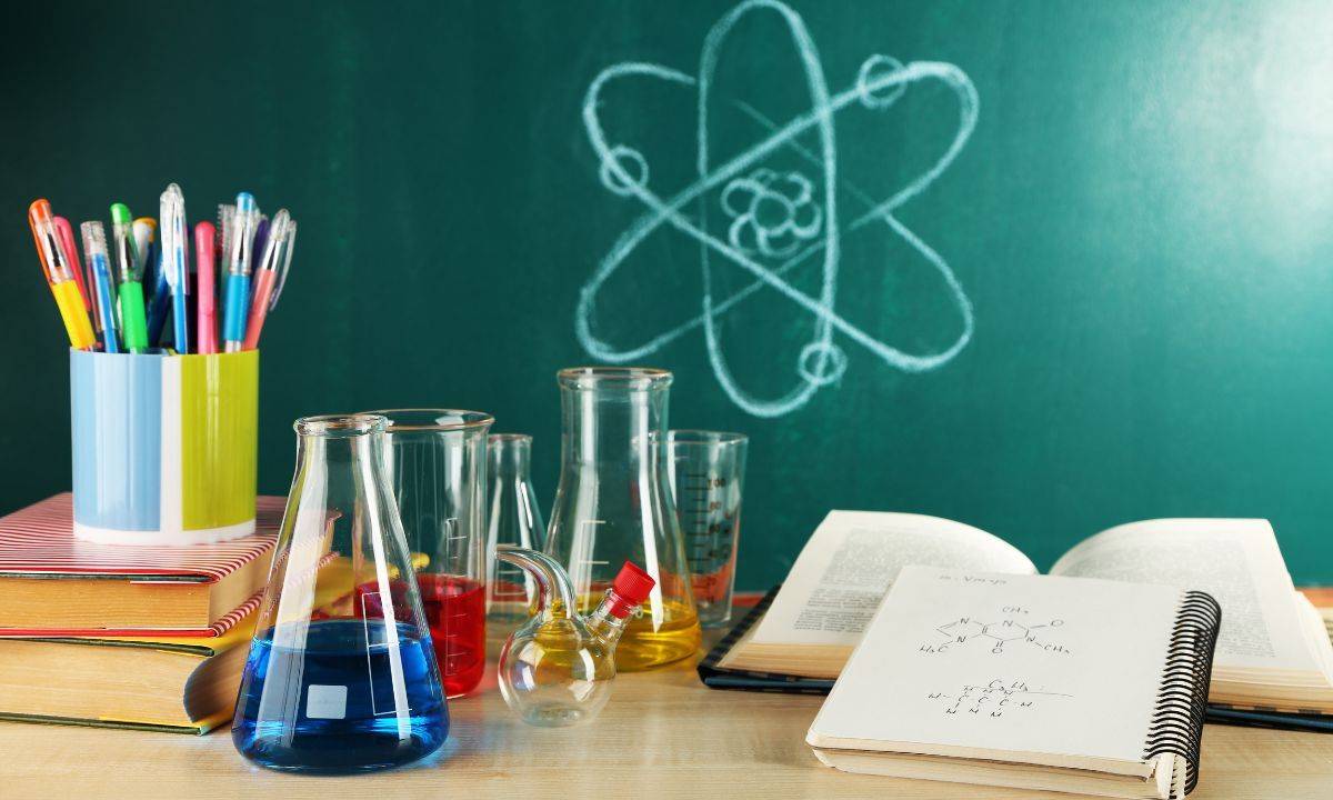 Programme de physique-chimie en 5ème : chapitres et compétences attendues