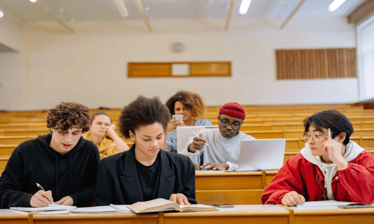 PASS, IFSI, DEI, STAPS : comment réussir ses études de santé