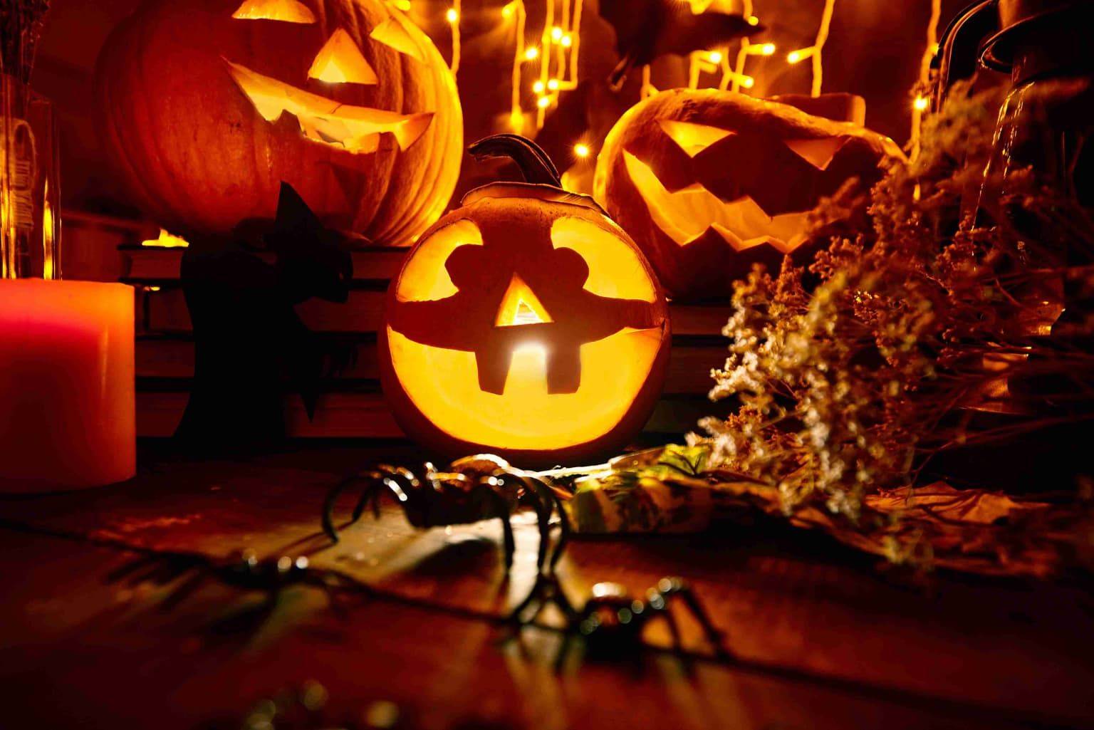 Halloween : origines de la fête, traditions et idées d’activités pour une soirée terrifiante 🎃👻