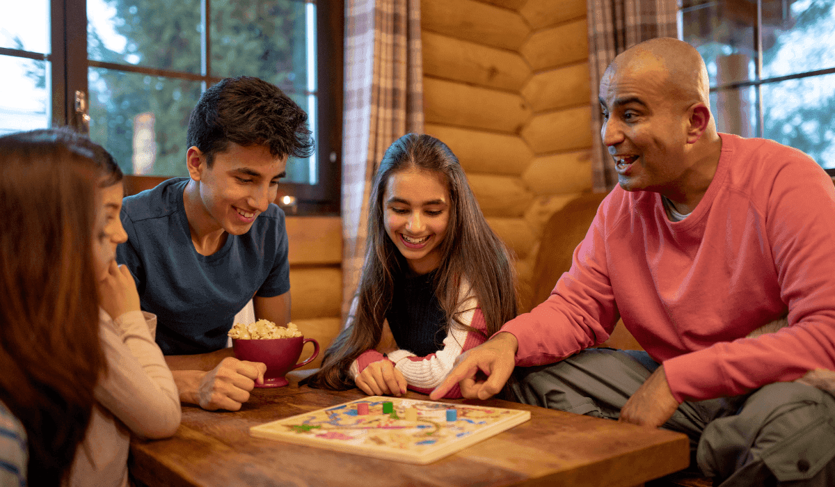20 jeux de société pour apprendre en s’amusant, en famille.