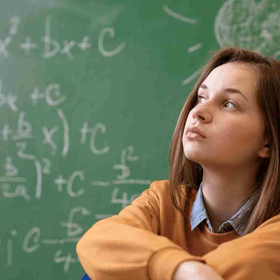Aider votre adolescent à surmonter son blocage en maths : le guide bienveillant par Nomad Education 😇