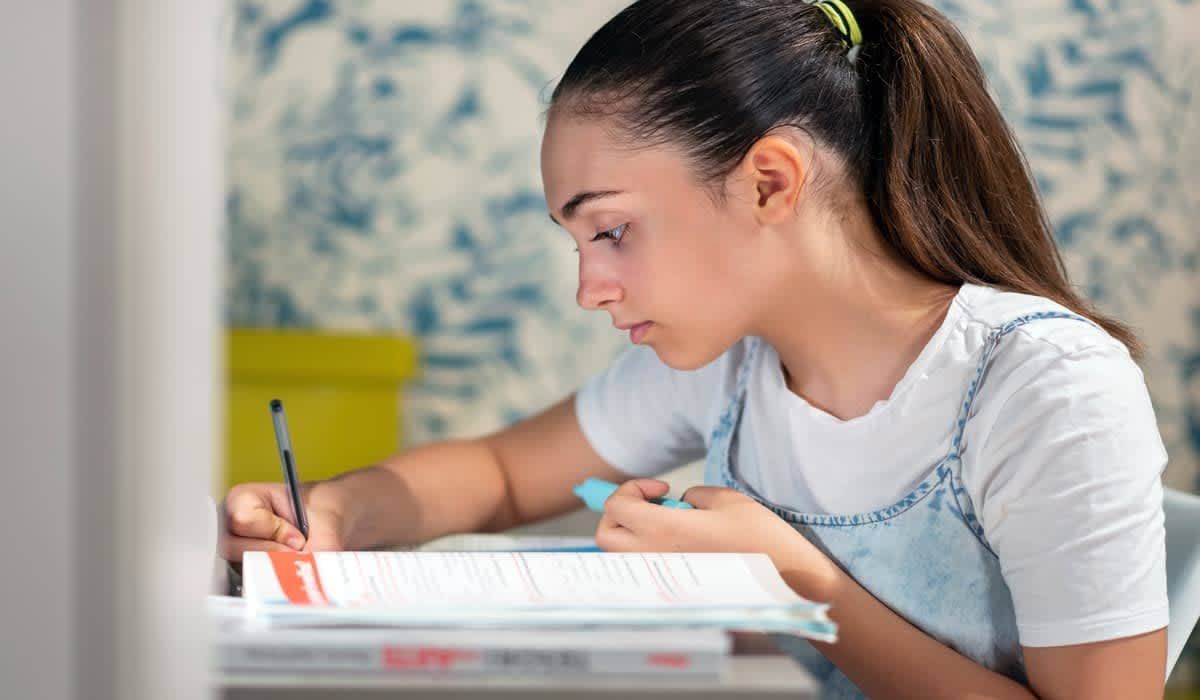 Aider votre ado à réussir sa classe de Première : le guide pour les parents