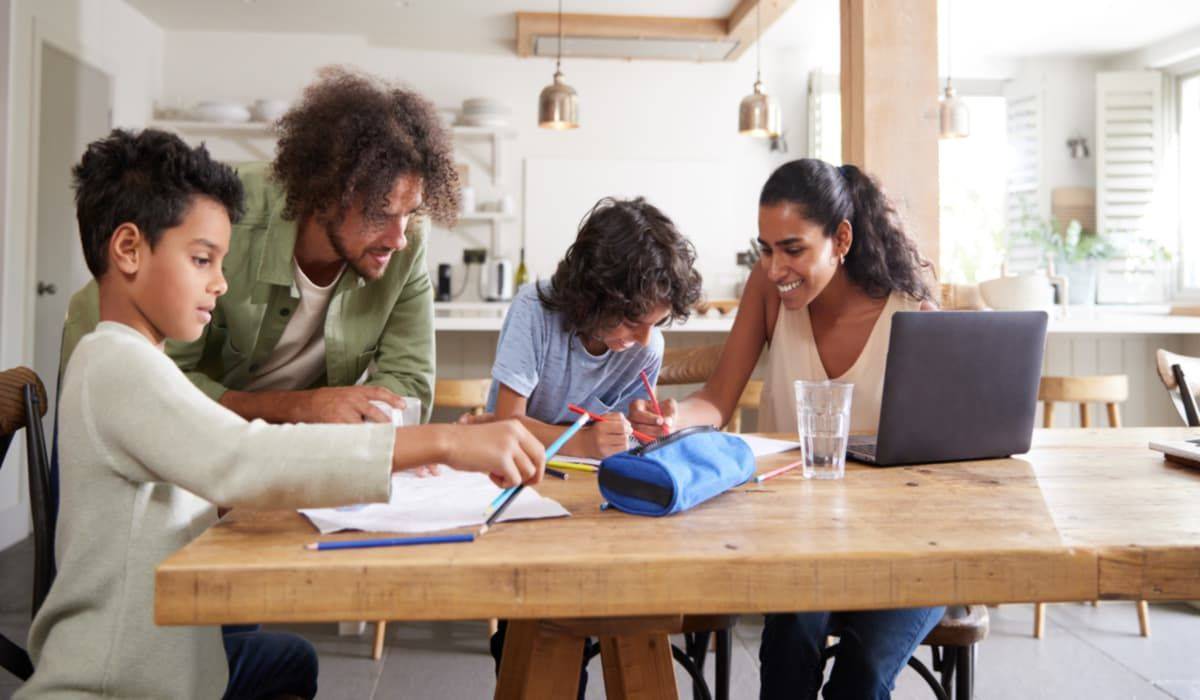 Motiver son ado à travailler pour réussir à l’école : méthodes concrètes et bienveillantes
