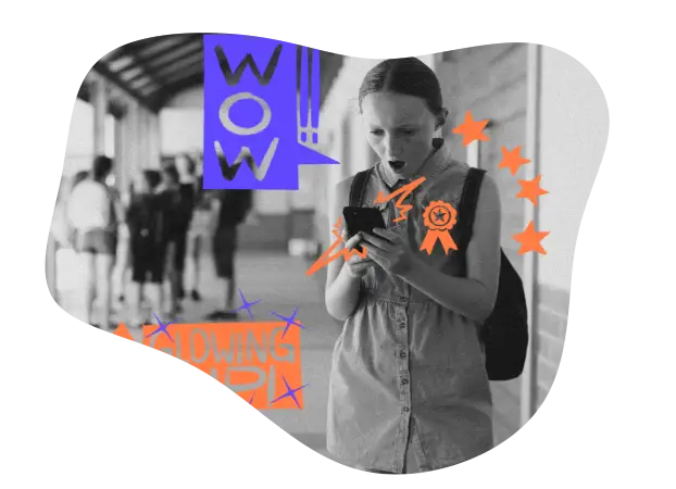 Enfant devant son bureau